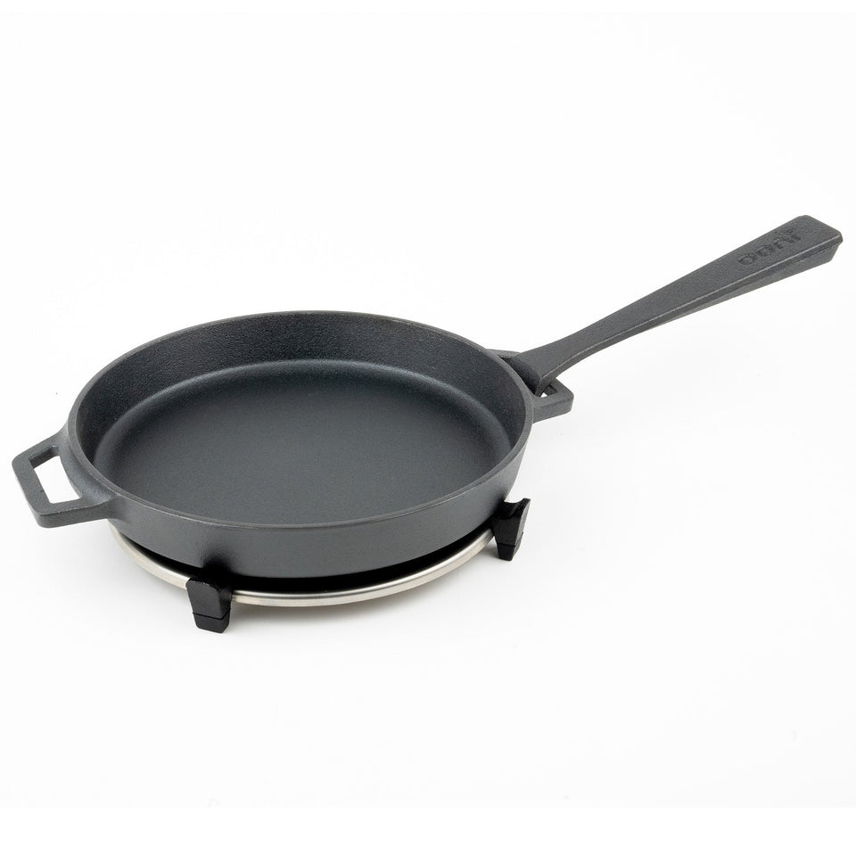 Ooni Dual-Sided Grizzler Plate and Cast Iron Skillet Pan Bundle